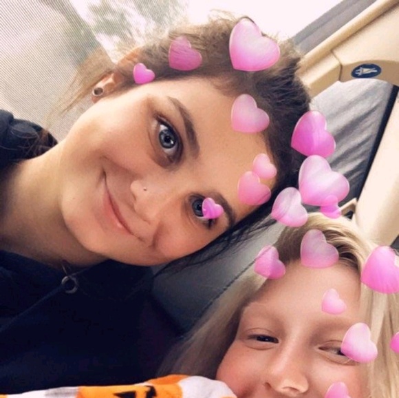 Meet your Posher, Ava - Picture 1 of 1